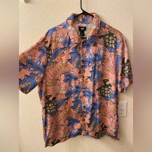 H&M Men’s colorful button down, size large.